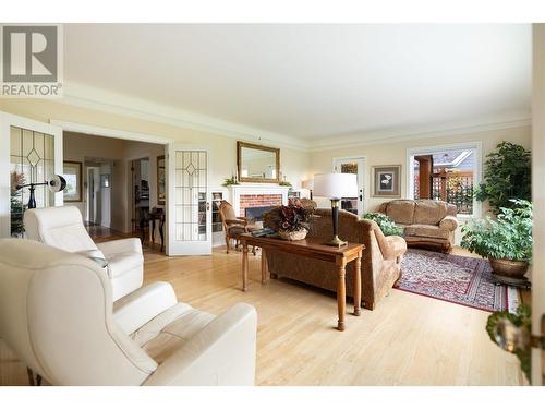 2300 23 Avenue, Vernon, BC - Indoor Photo Showing Living Room