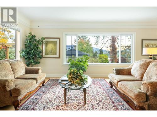 2300 23 Avenue, Vernon, BC - Indoor Photo Showing Living Room