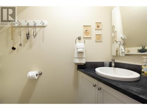 2300 23 Avenue, Vernon, BC - Indoor Photo Showing Bathroom