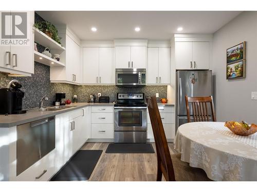 2300 23 Avenue, Vernon, BC - Indoor Photo Showing Kitchen