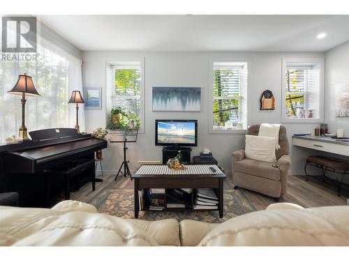 2300 23 Avenue, Vernon, BC - Indoor Photo Showing Living Room