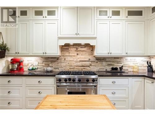 2300 23 Avenue, Vernon, BC - Indoor Photo Showing Kitchen