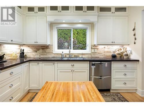 2300 23 Avenue, Vernon, BC - Indoor Photo Showing Kitchen With Double Sink With Upgraded Kitchen