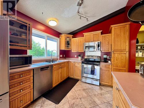 543 Pillsbury Avenue, Prince Rupert, BC - Indoor Photo Showing Kitchen With Double Sink