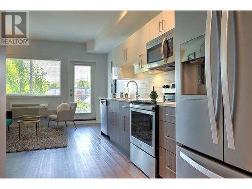 3409 28 Avenue Unit# 212, Vernon, BC - Indoor Photo Showing Kitchen With Stainless Steel Kitchen With Upgraded Kitchen