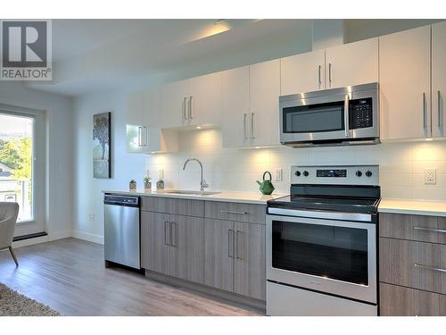 3409 28 Avenue Unit# 212, Vernon, BC - Indoor Photo Showing Kitchen With Stainless Steel Kitchen With Upgraded Kitchen