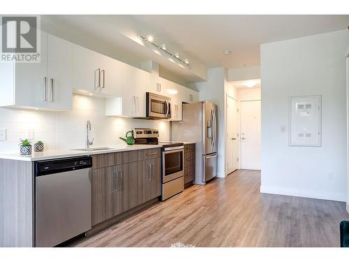 3409 28 Avenue Unit# 212, Vernon, BC - Indoor Photo Showing Kitchen With Stainless Steel Kitchen With Upgraded Kitchen