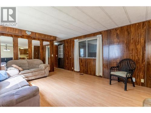 24-1214 Okanagan Ave, Chase, BC - Indoor Photo Showing Living Room