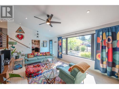 133 Secrest Place, Penticton, BC - Indoor Photo Showing Living Room