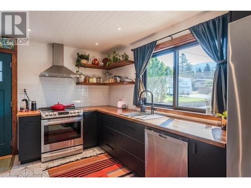 133 Secrest Place, Penticton, BC - Indoor Photo Showing Kitchen