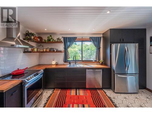 133 Secrest Place, Penticton, BC - Indoor Photo Showing Kitchen