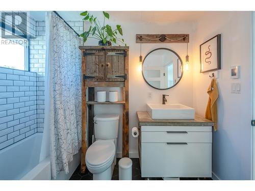 133 Secrest Place, Penticton, BC - Indoor Photo Showing Bathroom