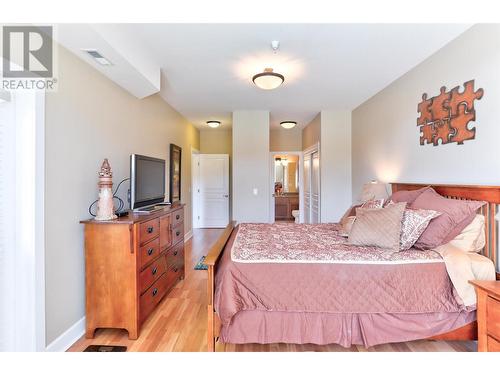 3996 Beach Avenue Unit# 221, Peachland, BC - Indoor Photo Showing Bedroom