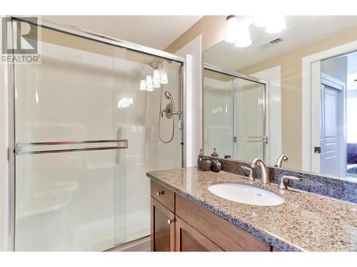 3996 Beach Avenue Unit# 221, Peachland, BC - Indoor Photo Showing Bathroom