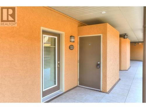 3996 Beach Avenue Unit# 221, Peachland, BC - Outdoor With Exterior