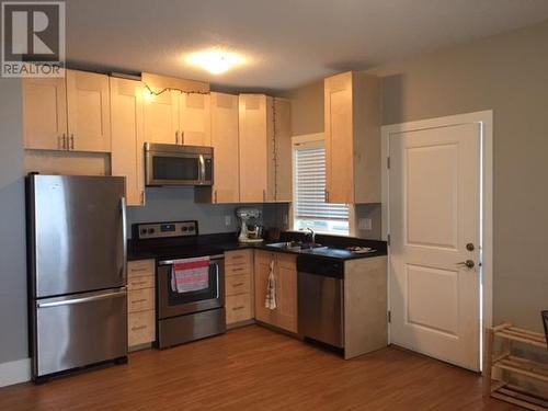 6536 Blackcomb Place, Vernon, BC - Indoor Photo Showing Kitchen