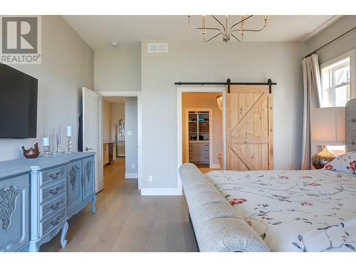 7716 Okanagan Hills Boulevard Unit# 2, Vernon, BC - Indoor Photo Showing Bedroom