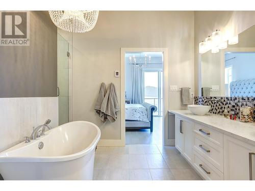 7716 Okanagan Hills Boulevard Unit# 2, Vernon, BC - Indoor Photo Showing Bathroom