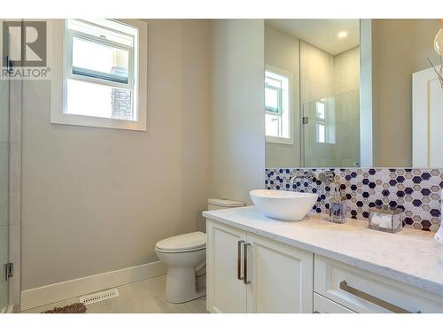 7716 Okanagan Hills Boulevard Unit# 2, Vernon, BC - Indoor Photo Showing Bathroom