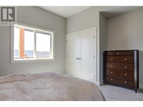 7716 Okanagan Hills Boulevard Unit# 2, Vernon, BC - Indoor Photo Showing Bedroom