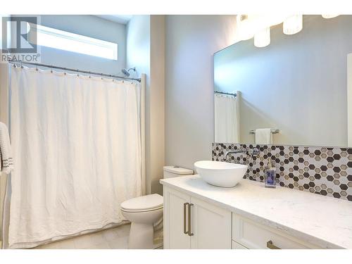 7716 Okanagan Hills Boulevard Unit# 2, Vernon, BC - Indoor Photo Showing Bathroom