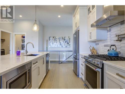 7716 Okanagan Hills Boulevard Unit# 2, Vernon, BC - Indoor Photo Showing Kitchen With Upgraded Kitchen