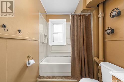 1091 Algoma Avenue, Moose Jaw, SK - Indoor Photo Showing Bathroom