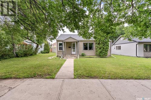 1091 Algoma Avenue, Moose Jaw, SK - Outdoor