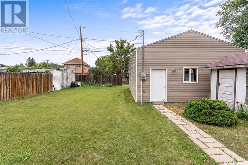 1091 Algoma Avenue, Moose Jaw, SK - Outdoor