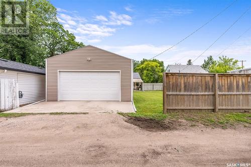 1091 Algoma Avenue, Moose Jaw, SK - Outdoor