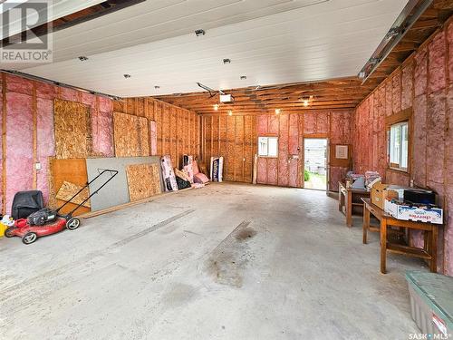 1091 Algoma Avenue, Moose Jaw, SK - Indoor Photo Showing Garage