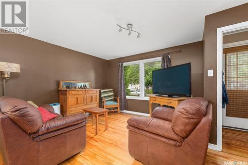 1091 Algoma Avenue, Moose Jaw, SK - Indoor Photo Showing Living Room