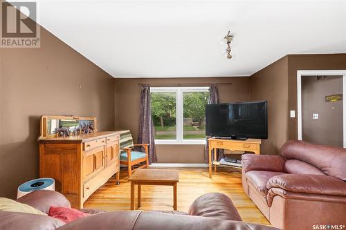 1091 Algoma Avenue, Moose Jaw, SK - Indoor Photo Showing Living Room