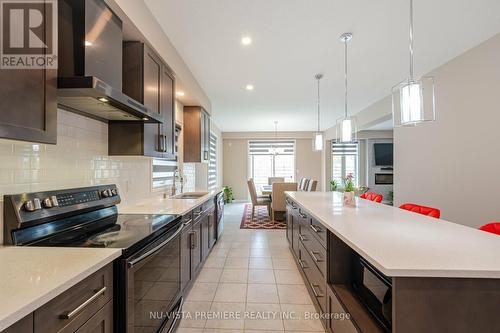 176 Dallan Drive, Guelph (Guelph South), ON - Indoor Photo Showing Kitchen With Upgraded Kitchen