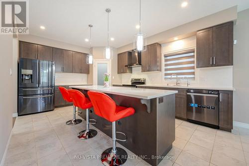 176 Dallan Drive, Guelph (Guelph South), ON - Indoor Photo Showing Kitchen With Upgraded Kitchen