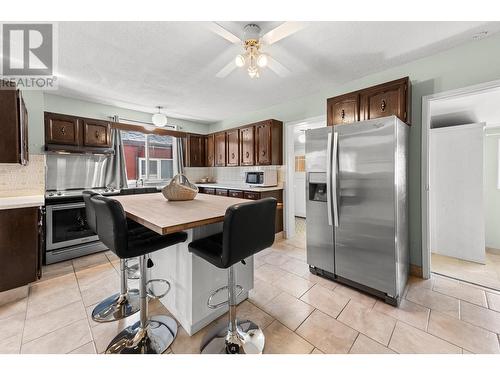 394 Wade Avenue, Penticton, BC - Indoor Photo Showing Kitchen With Stainless Steel Kitchen