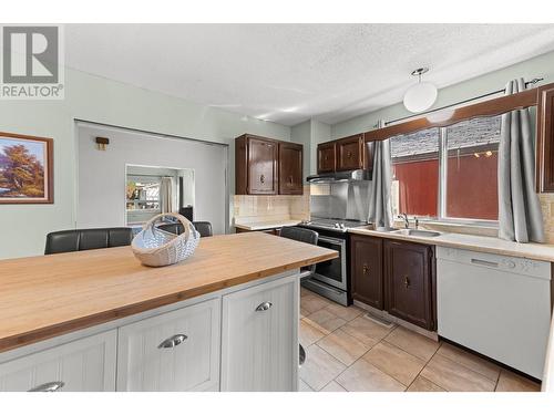 394 Wade Avenue, Penticton, BC - Indoor Photo Showing Kitchen