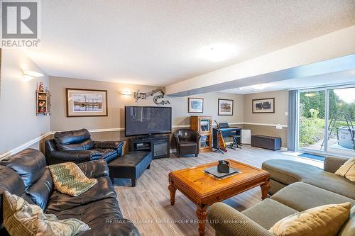 122 Gilson Point Road, Kawartha Lakes (Little Britain), ON - Indoor Photo Showing Living Room