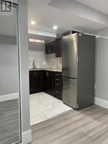 194 Tiller Trail, Brampton (Fletcher'S West), ON - Indoor Photo Showing Kitchen