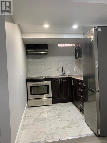 194 Tiller Trail, Brampton (Fletcher'S West), ON - Indoor Photo Showing Kitchen