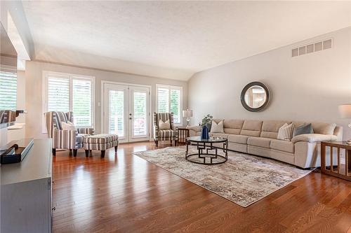 4 Forest Wood Drive, Port Dover, ON - Indoor Photo Showing Living Room