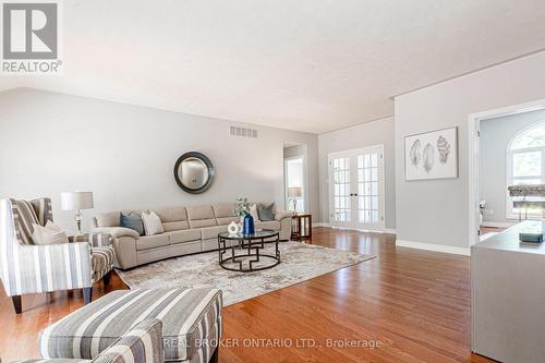 4 Forest Wood Drive, Norfolk (Port Dover), ON - Indoor Photo Showing Living Room