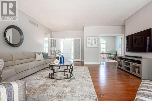 4 Forest Wood Drive, Norfolk (Port Dover), ON - Indoor Photo Showing Living Room