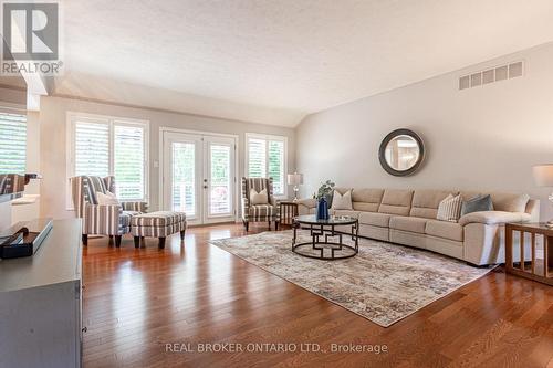 4 Forest Wood Drive, Norfolk (Port Dover), ON - Indoor Photo Showing Living Room