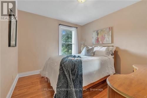 74 Balmoral Avenue S, Hamilton (Delta), ON - Indoor Photo Showing Bedroom