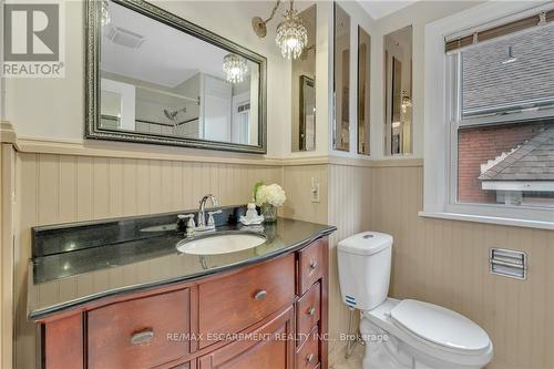 74 Balmoral Avenue S, Hamilton (Delta), ON - Indoor Photo Showing Bathroom