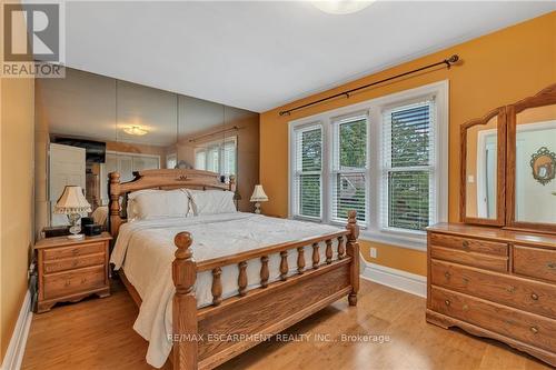 74 Balmoral Avenue S, Hamilton (Delta), ON - Indoor Photo Showing Bedroom