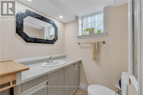 74 Balmoral Avenue S, Hamilton (Delta), ON - Indoor Photo Showing Bathroom