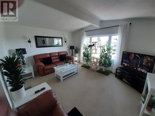 408 96 Avenue, Dawson Creek, BC - Indoor Photo Showing Living Room