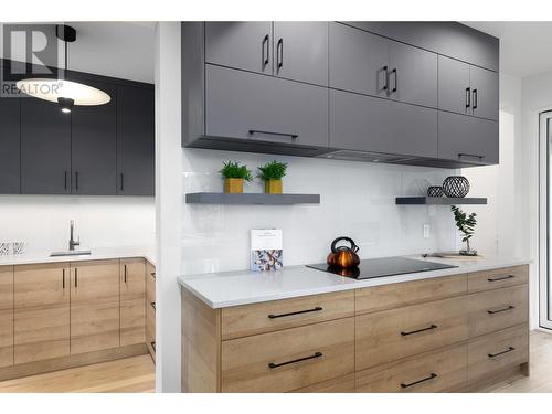 444 Sarsons Road, Kelowna, BC - Indoor Photo Showing Kitchen